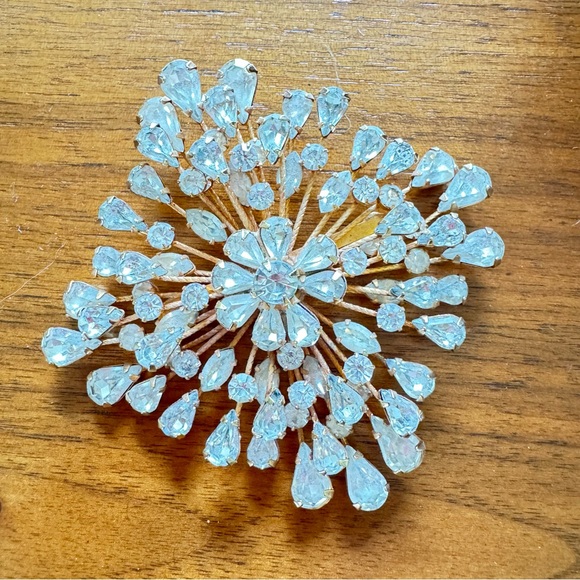 Napier Tiered Rhinestone Burst Brooch - Picture 10 of 11